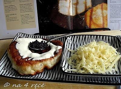 Dziś Lángos - węgierska przekąska z ciasta na chleb
