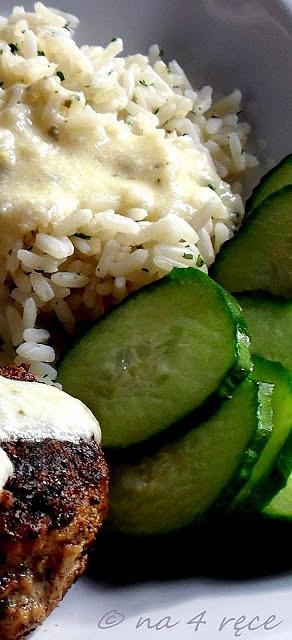 Greckie jedzenie na upały: keftedes, tzatziki i sos avgolemono