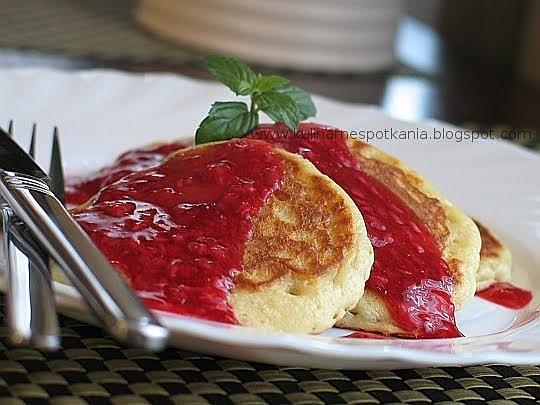 Pancakes z sosem malinowym