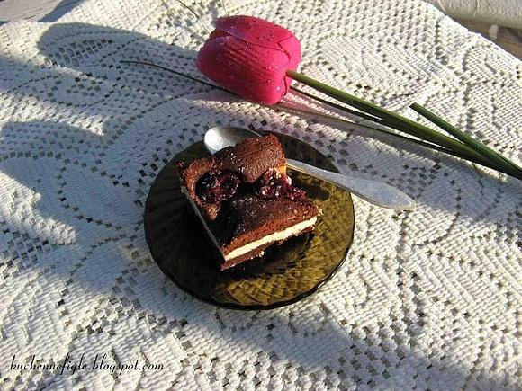 Nigella górą czyli sernikobrownies z wiśniami