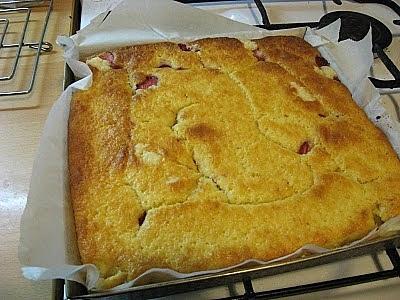 Ciasto na maślance z truskawkami