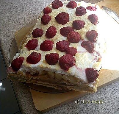 Tort jabłkowy z bezową kołderką