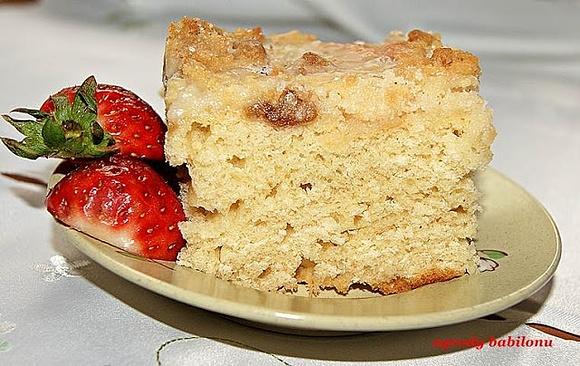 Drożdżowy placek z rabarbarem