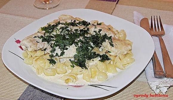 Ryba w sosie śmietanowym z maggi i pietruszką