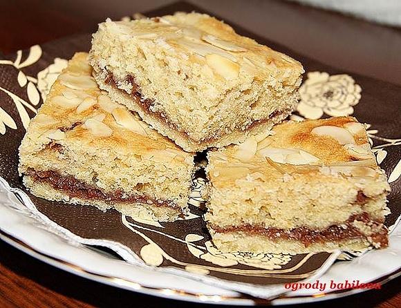 Bakewell slice - tradycyjny angielski deser z migdałami i malinami