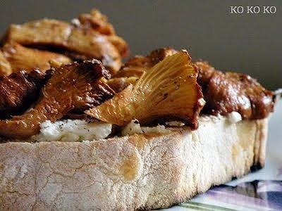Bruschetta z grzybami i serem ricotta