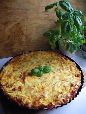 Tarta z pomidorami i serem pleśniowym