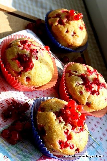 Muffinki z czerwonymi porzeczkami