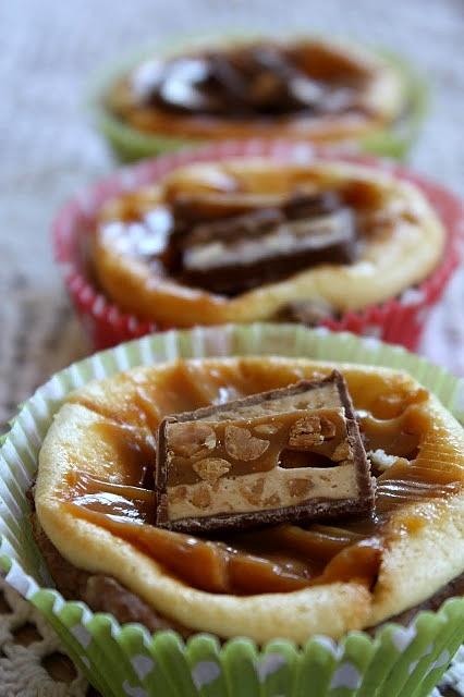Snickersowe małe serniczki