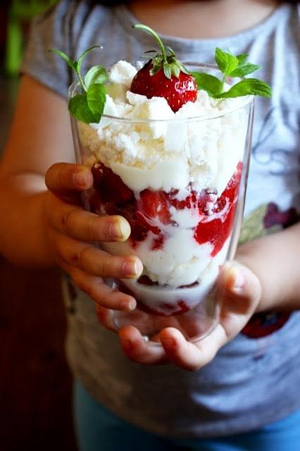 Eton Mess - słodki deser na Dzień Dziecka