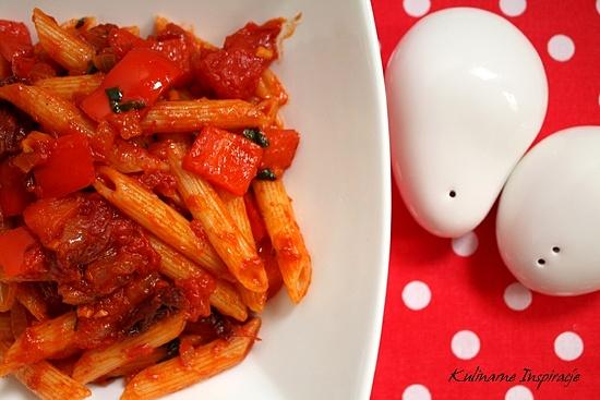 Penne z chorizo i papryką