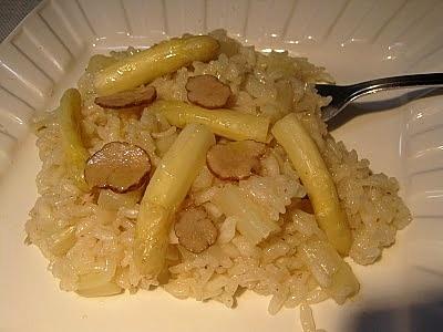 Szparagi i trufle w risotto