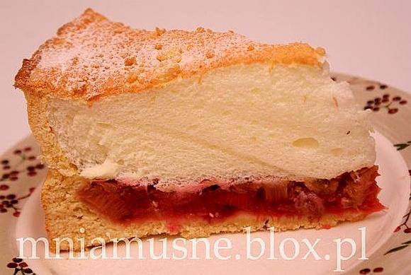 Rabarbarowa tarta z pianą na kruchym cieście
