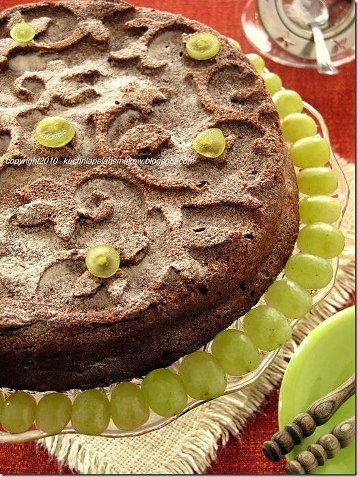 Torta Caprese - tradycyjny włoski tort z czekoladą i migdałami