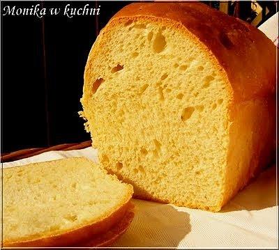 Chleb pszenny z jajkiem i masłem