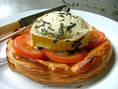Tarta z marynowanym kozim serem