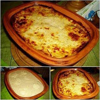 Zapiekanka z mięsem mielonym bakłażanem i beszamelu