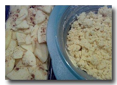 Apple crumble z cynamonem i przyprawami bożonarodzeniowymi