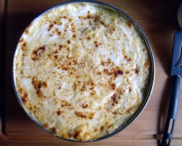 Mac & cheese - kromka makaronu z serem, popularna potrawa anglosaska