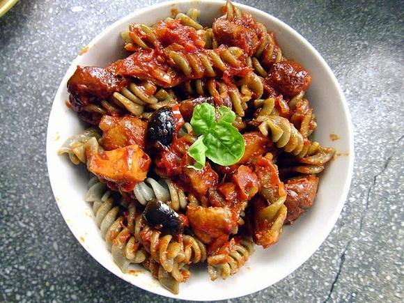 Makaron alla puttanesca z grzybami
