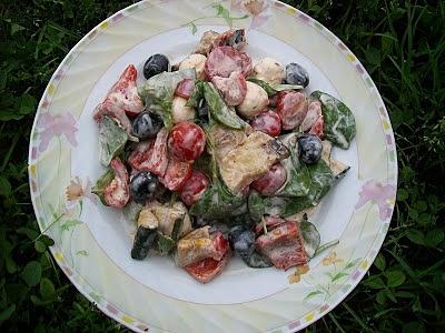 Sałatka ze szpinakiem i grillowanymi warzywami