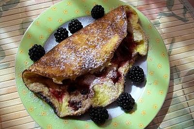 Puszysty omlet z malinami
