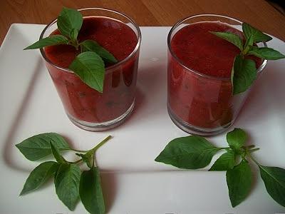 Koktajl truskawkowo-bananowy z nutą bazylii cytrynowej