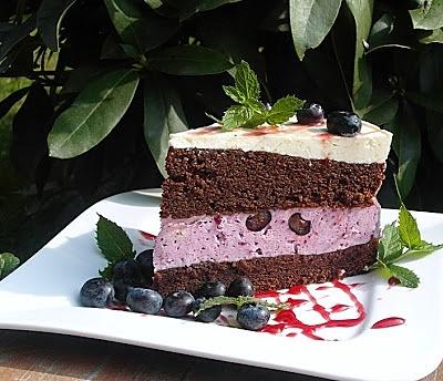 Tort z borówkami amerykańskimi