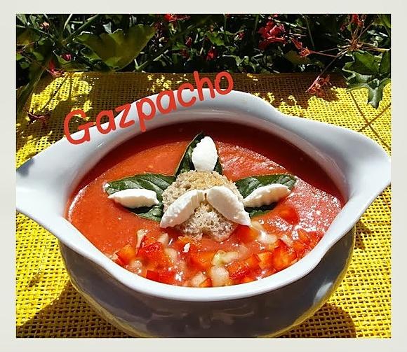 Gazpacho chłodnik z pomidorów i hiszpańskich smaków