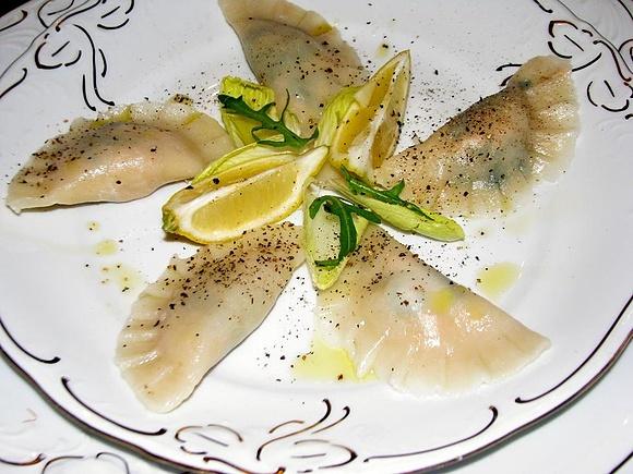 Pierogi z łososiem i szpinakiem
