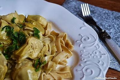 Makaron z karczochami i pesto