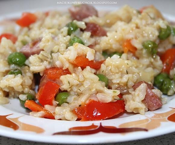 Risotto z kiełbasą i czerwoną papryką