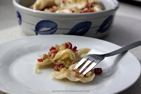 Domowe pierogi ruskie z cebulką i boczkiem