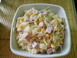 Sałatka serowo-ananasowa