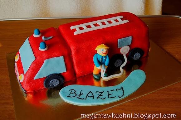 Tort strażacki na urodziny dla chłopca z masą cukrową