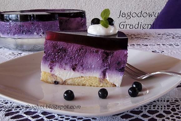 Jagodowy sernik na spodzie z jogurtem i twarogiem