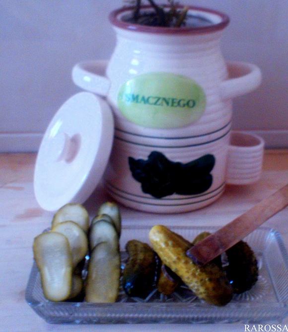 Ogórki małosolne – przepis na chrupiące i aromatyczne ogórki w słoiku