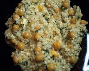 Orzo z ciecierzycą i koperem