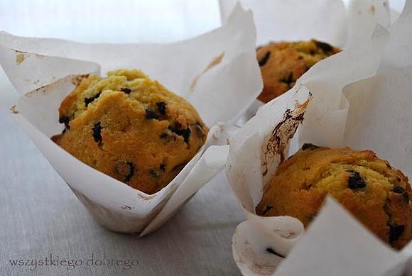 Czekoladowe muffiny z kawałkami czekolady
