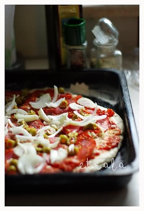 Złoty krążek - przepis na idealną pizzę z miękkim brzegiem