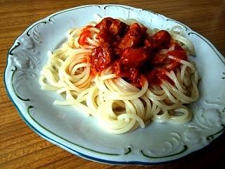 Spaghetti z karkówką – przepis na soczyste danie mięsne