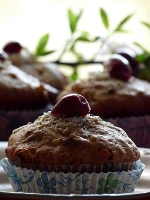 Bananowe muffinki z białą czekoladą i żurawiną