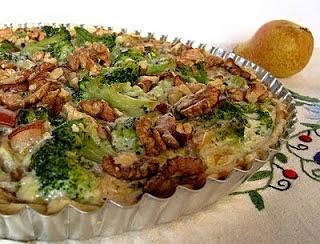 Tarta z brokułami, lazurem i gruszką