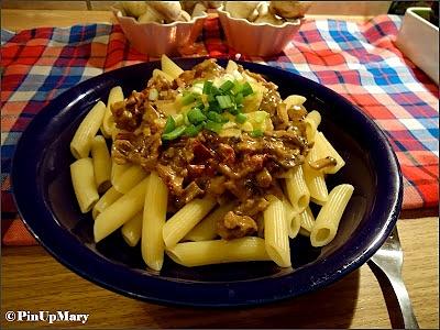 Pene z borowikami i szalotką