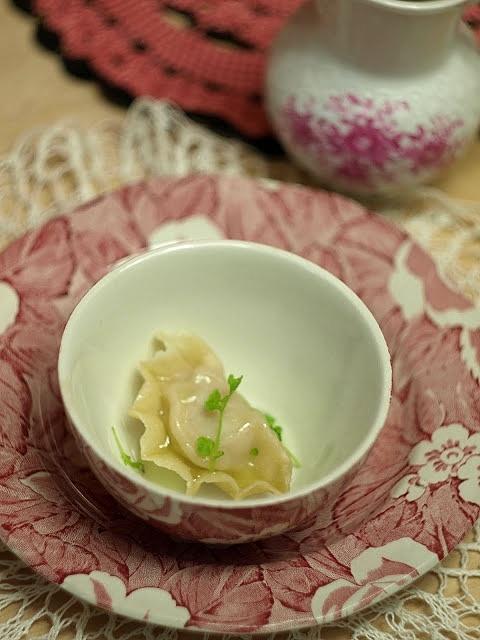 Azjatyckie pierożki z mięsem lub tofu