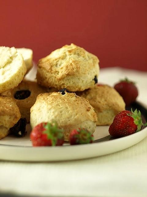 Scones z maślanym smakiem i delikatną teksturą