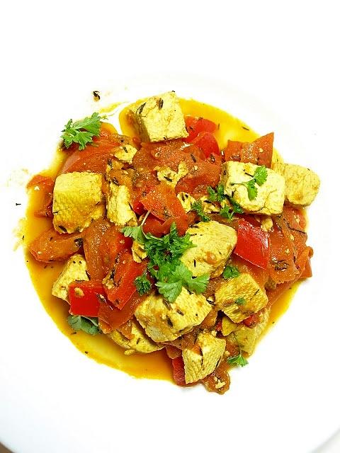 Tofu z pomidorami i papryką