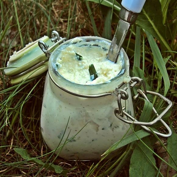 Grillowane ziemniaki z dipem twarożkowym