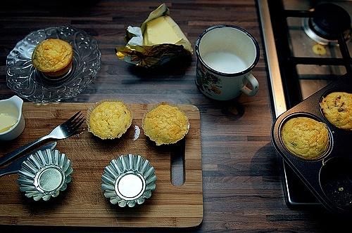 Muffiny z serem, suszonymi pomidorami i bazylią