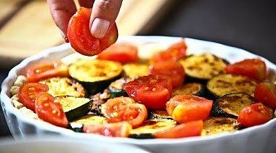 Tarta quiche z szynką parmeńską i szpinakiem